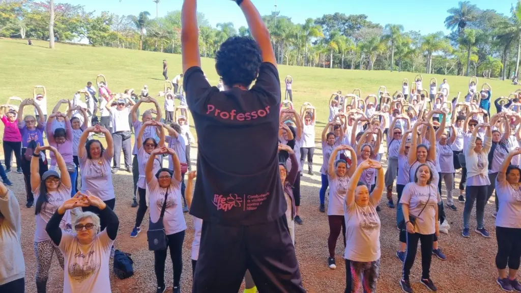 Evento de Conscientização sobre “Junho Violeta” organizada pela Life PQV para participantes do Programa Vida Ativa