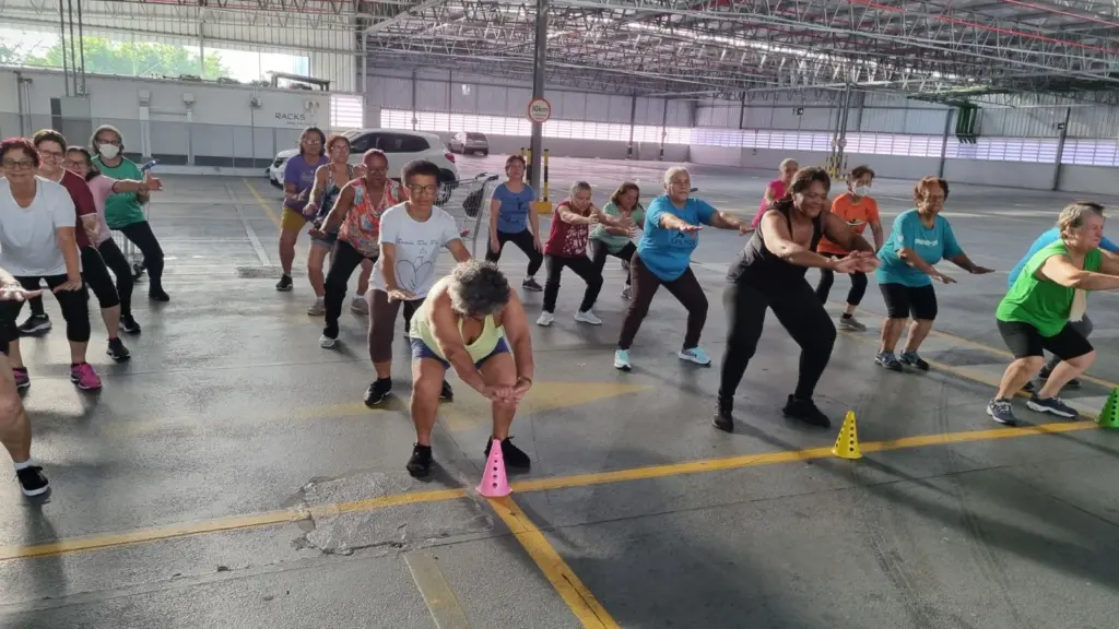 Aula no Programa Vida Ativa para clientes da empresa Coop – Cooperativa de Consumo