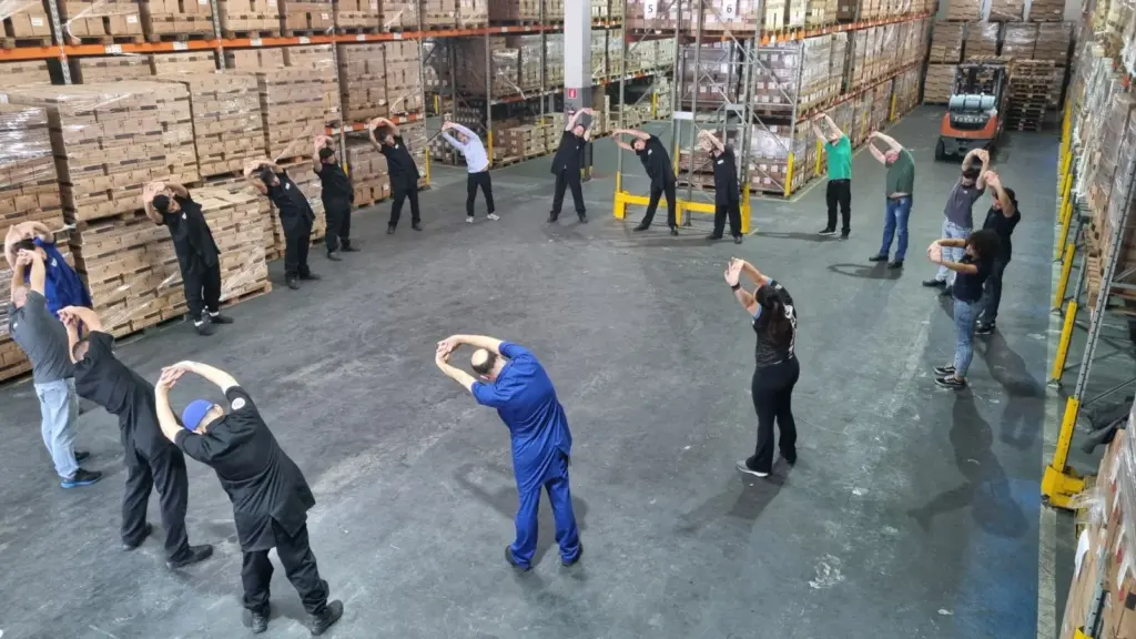 Aula de Ginástica Laboral na empresa Maxi Rubber